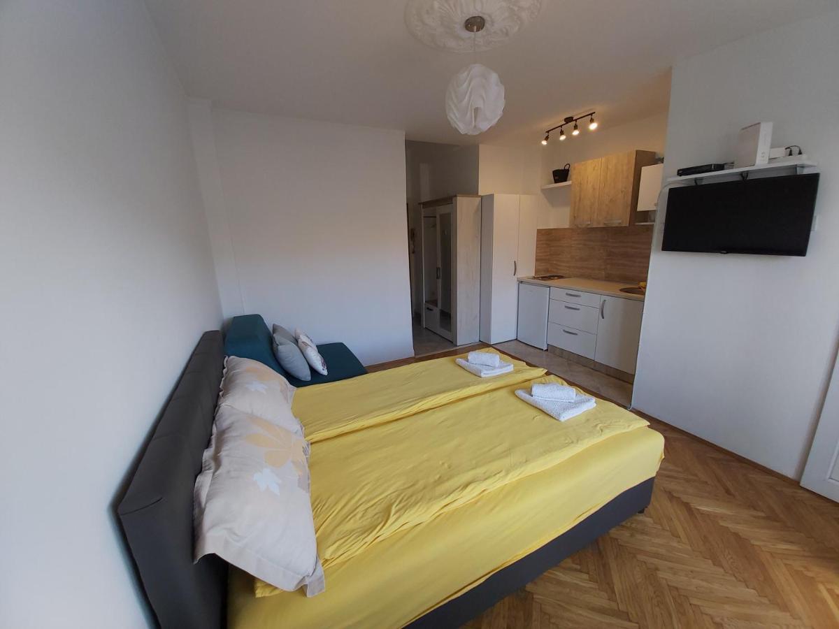 17 Apartment *